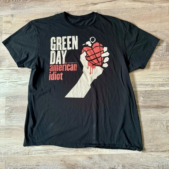 Green Day - American Idiot band t shirt fits men XL black red white - Picture 1 of 4